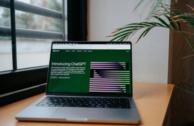 Έρχεται το ChatGPT για εφήβους