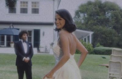 To μήνυμα που ήθελε να δώσει η Selena με το bridal hair look 