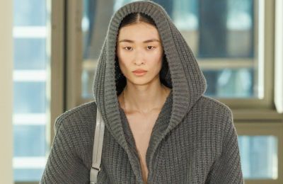 Πώς να φορέσεις το grandma cardigan σύμφωνα με τους οίκους μόδας