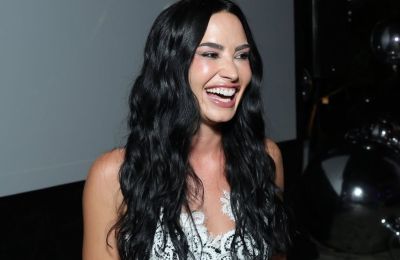 Αγνώριστη η Demi Lovato στο Paris Fashion Week