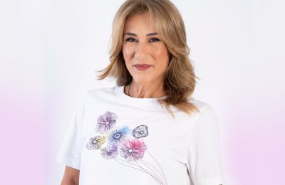 Η Έλενα Στρογγυλιώτου υπογράφει τη limited edition φανέλα των M&S