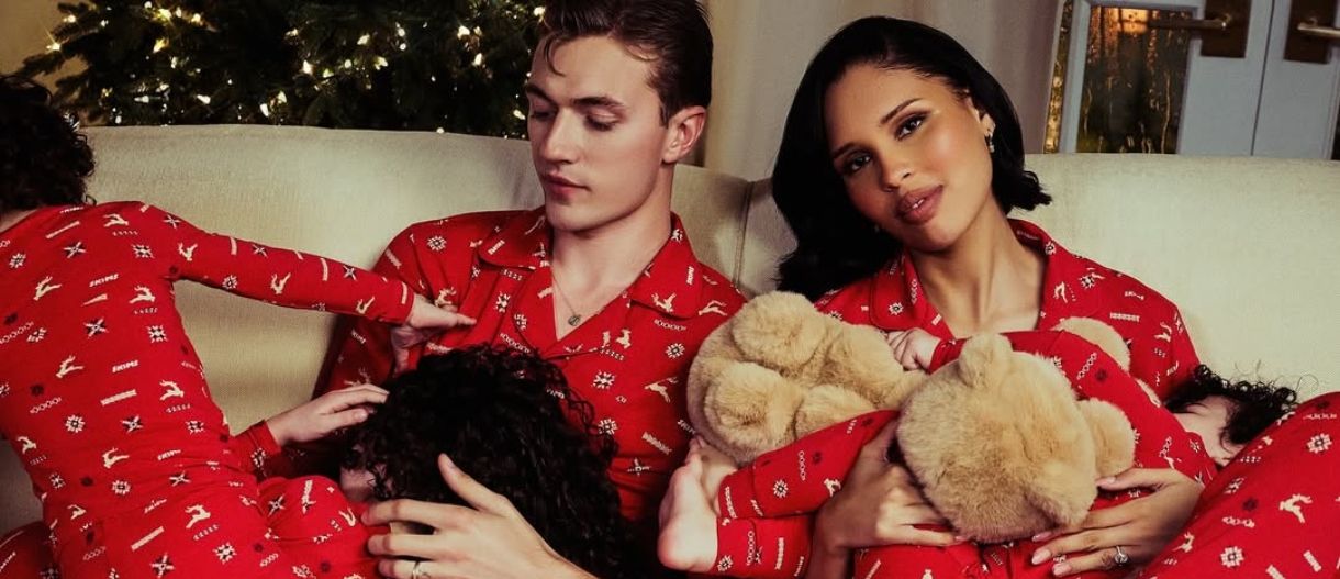 Η Nara και ο Lucky πόζαραν για το Holiday Campaign της SKIMS 