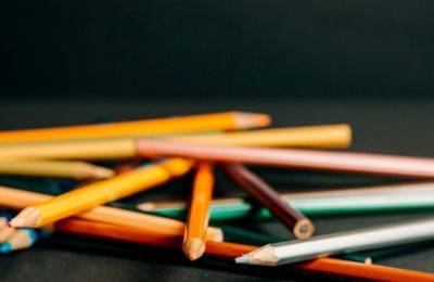 Η αόρατη πίεση πίσω από τα θρανία