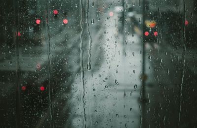 Βροχές και πτώση θερμοκρασίας: Ο καιρός το σαββατοκύριακο