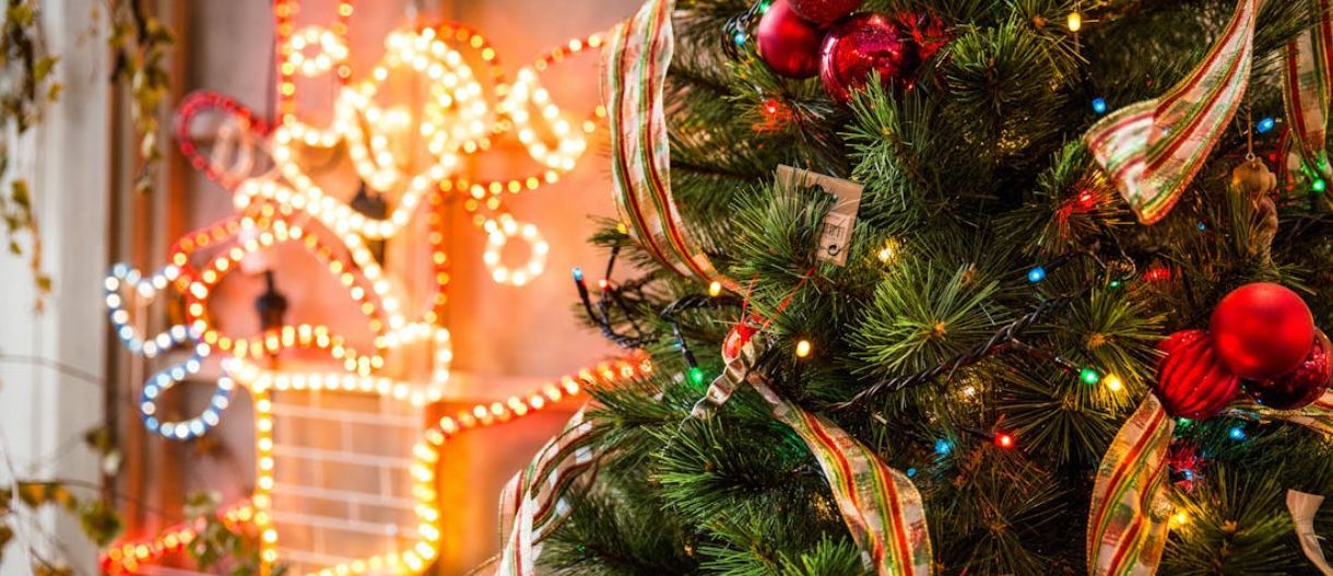 Είναι safe να αφήνεις τα  φωτάκια στο δέντρο αναμμένα όλη τη νύχτα;