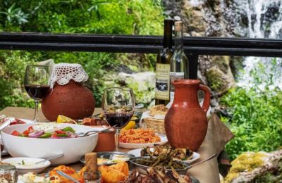 10 καλά εστιατόρια για γιορτινές στιγμές στο χωριό