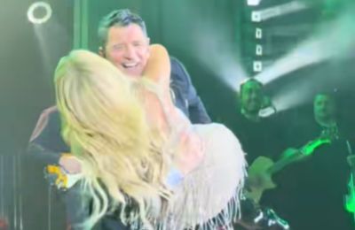 Ρουβάς: Σήκωσε τη Νατάσσα Θεοδωρίδου και του σκίστηκε το παντελόνι