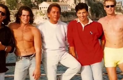 Όταν ο Valentino έντυσε τον Σάκη Ρουβά με… φούστα