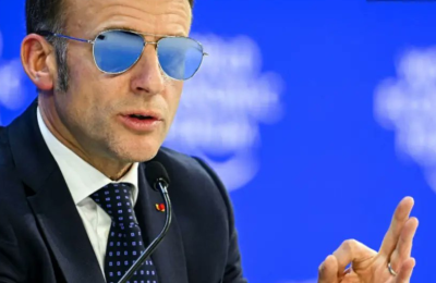 Viral ο Emmanuel Macron με γυαλιά ηλίου Aviator