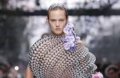 Πτώση μετοχών της LVMH μετά το πρόσφατο show του Dior