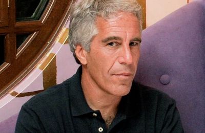 Epstein Files: Όλα όσα γνωρίζουμε για τον διαβόητο δισεκατομμυριούχο