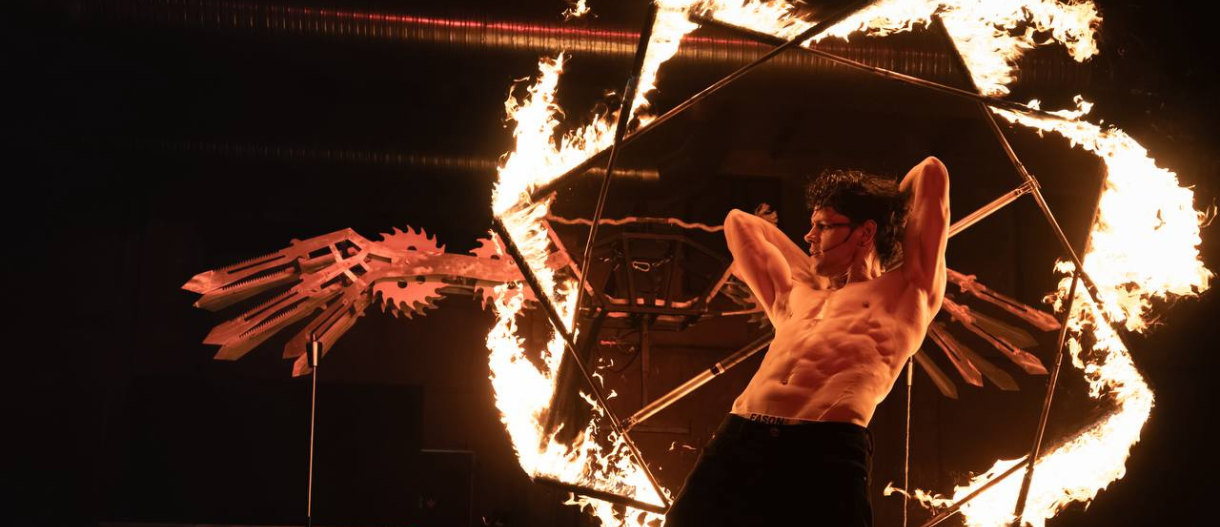 Tρεις νέοι στην Κύπρο που μετατρέπουν την φωτιά σε... τέχνη 