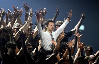 Harry Styles: Έπέστρεψε στη σκηνή μετά από τρία χρόνια απουσίας