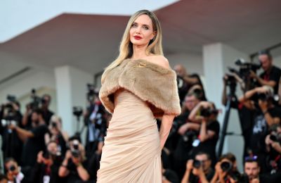 Angelina Jolie: Δεν έκανε άλλη σχέση μετά τον Brad Pitt