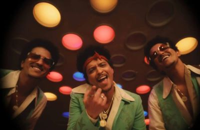 Bruno Mars: Επέστρεψε στην κορυφή του Billboard μετά από 13 χρόνια