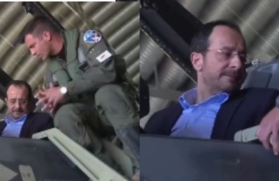 Η στιγμή που ο Χριστοδουλίδης μπήκε σε F-16 για να... πιλοτάρει 