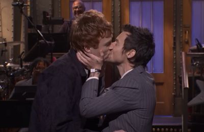 Harry Styles: Με ένα φιλί επιβεβαίωσε πως είναι queer