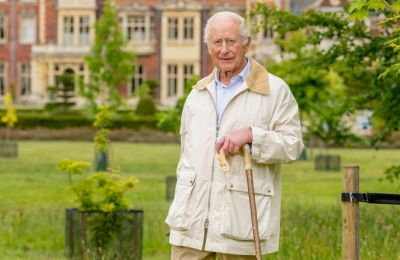 Σε ρόλο DJ o βασιλιάς Κάρολος