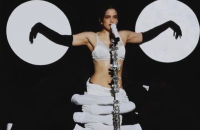 O Έλληνας που σκηνοθέτησε την viral πρόσφατη εμφάνιση της Rosalia 