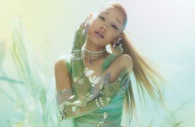 Swarovski: Παρουσιάζει τη δεύτερη capsule συλλογή με την Ariana Grande