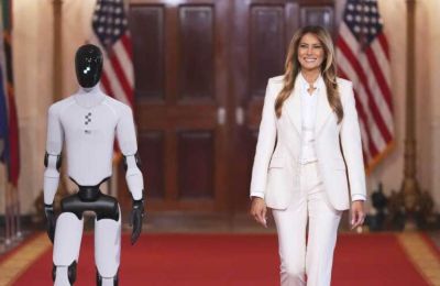 Εμφανίστηκε να περπατάει με ένα ρομπότ η Melania Trump