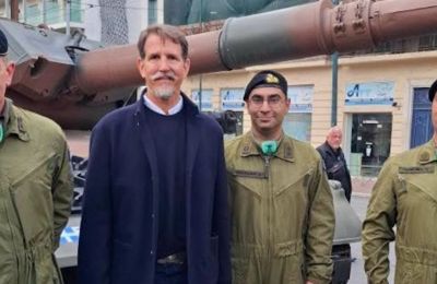 Ο Παύλος ντε Γκρες στην παρέλαση της 25ης Μαρτίου για πρώτη φορά