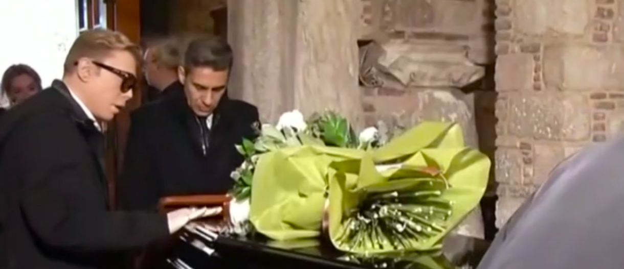 Η στιγμή που ο Ζαχαράτος «λύγισε» στο τελευταίο αντίο στη Μαρινέλλα