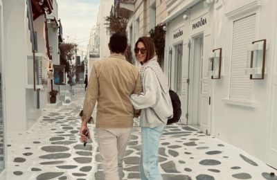 Πάσχα στην Μύκονο για την Ευριπίδου και τον Μιχόπουλο