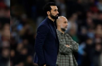 Ο hot προπονητής της Real Madrid με Louis Vuitton σακάκι