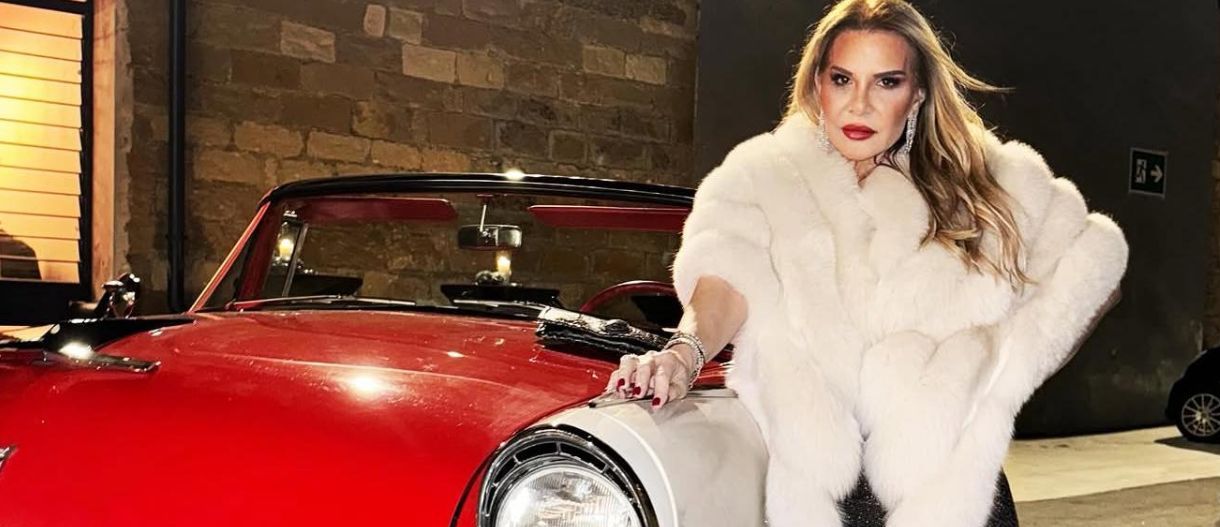 Πιο chic από ποτέ η Κάτια Θεοδότου με το Hermès φουλάρι