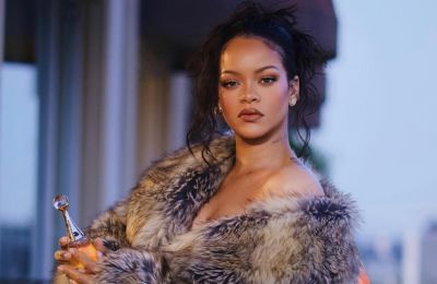 Η Rihanna πόζαρε σε εξώφυλλο με την 7 μηνών κόρη της 