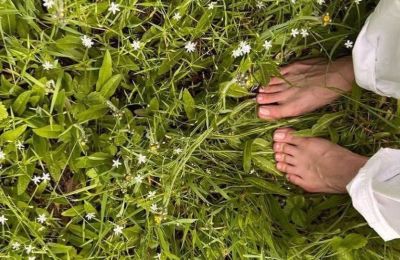 Τι είναι το grounding και τι μπορεί να σου προσφέρει