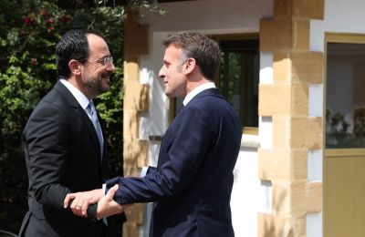 Το ποστ του Macron με τον Χριστοδουλίδη και την «Τηλλυρκώτισσα»