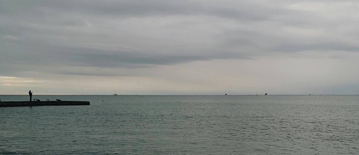Με βροχές, σκόνη και πτώση θερμοκρασίας το τριήμερο