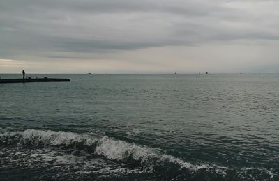 Με βροχές, σκόνη και πτώση θερμοκρασίας το τριήμερο