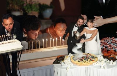 Από τα berries στα κεράκια: Η νέα wedding cake τάση που είναι παντού