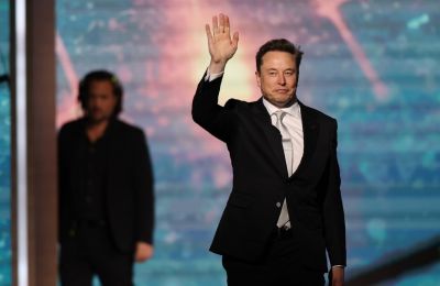 Ο Elon Musk έγινε ο πρώτος τρισεκατομμυριούχος του πλανήτη