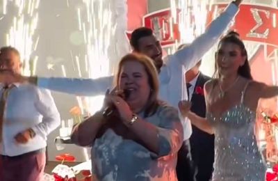 Η viral εμφάνιση της Έφης Θώδη σε κυπριακό γάμο