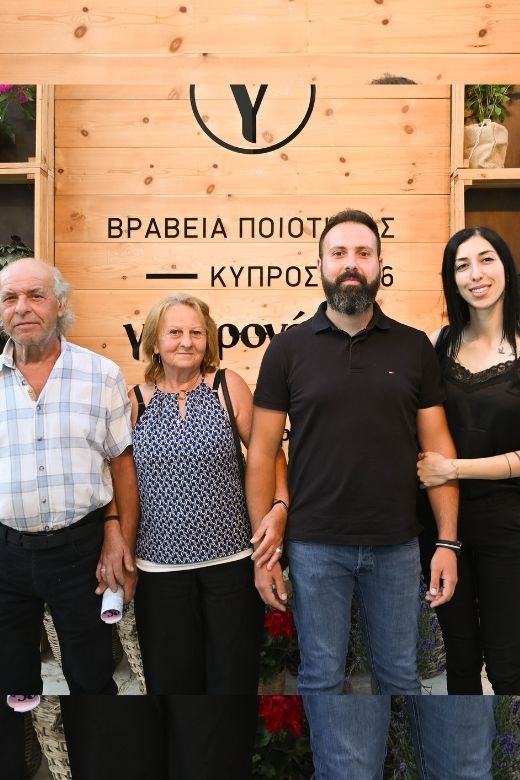 Ο Χριστάκης Χαριλάου, η Παναγιώτα Χαριλάου, ο Κωνσταντίνος Χαριλάου και η Μαρία Κυριάκου 