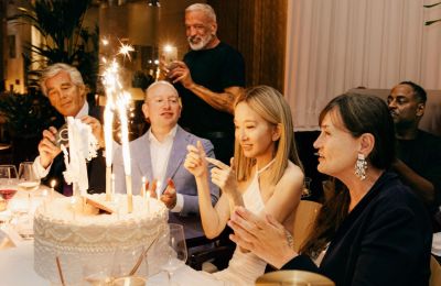 Η Vera Wang έκλεισε 77 και δείχνει πιο νέα από ποτέ 