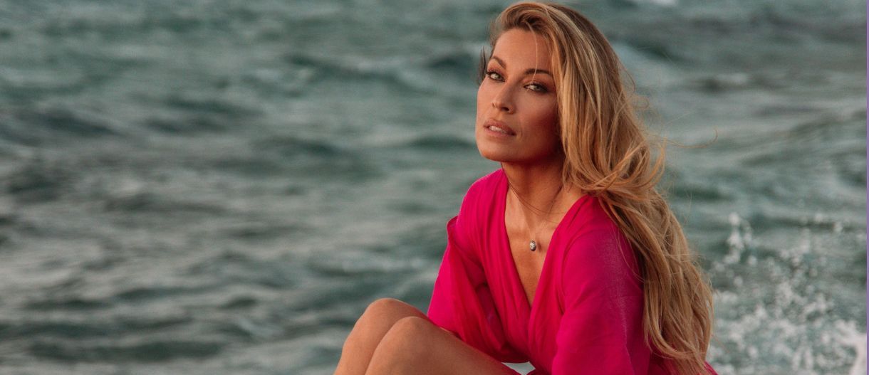 Το καλοκαίρι έχει dress code και οι Ελληνίδες celebs το επιβεβαιώνουν