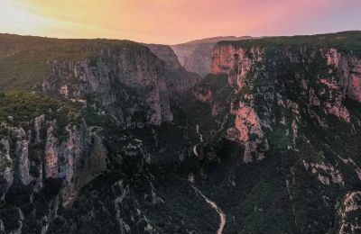10 εντυπωσιακά hiking trails για να τα ανακαλύψεις αυτό το καλοκαίρι