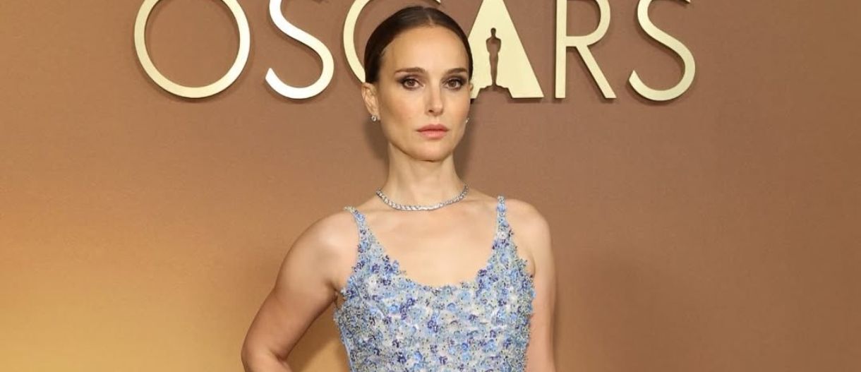 Ποζάρει με φουσκωμένη κοιλίτσα η Natalie Portman 