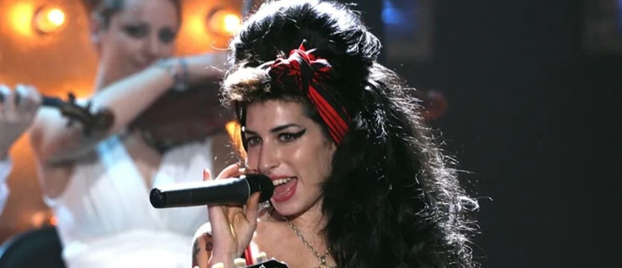 Amy Winehouse: Γιατί ο πατέρας της θα πληρώσει 1 εκατ. τις φίλες της;