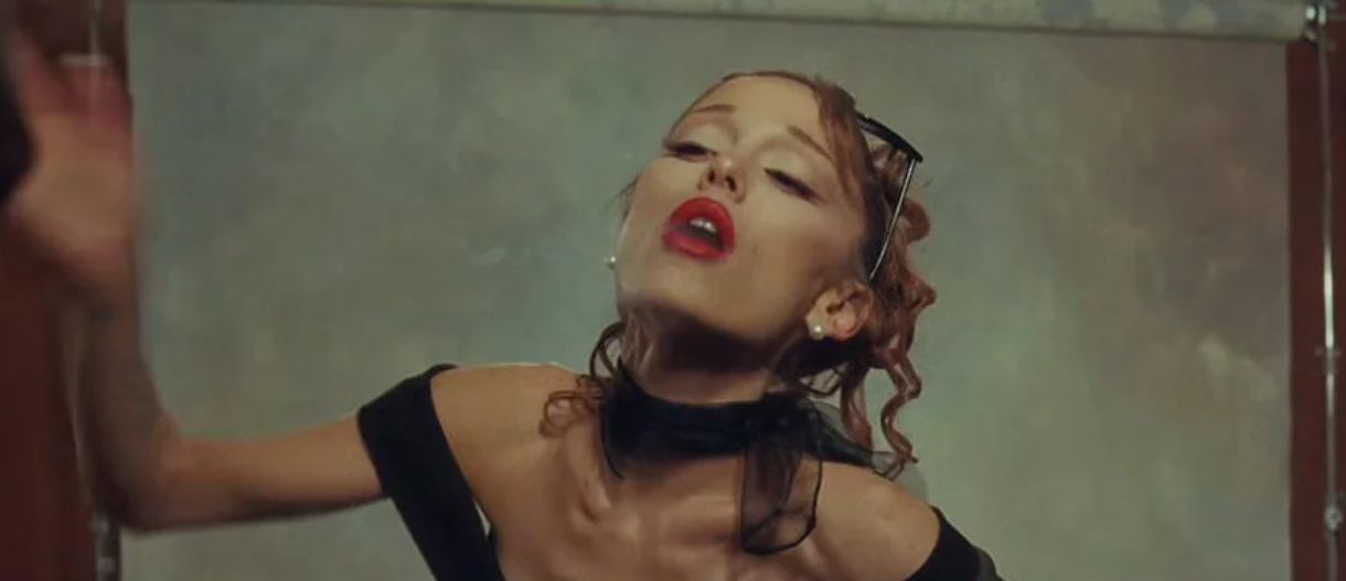 Ανησυχία για την Ariana Grande μετά το νέο της βιντεοκλίπ