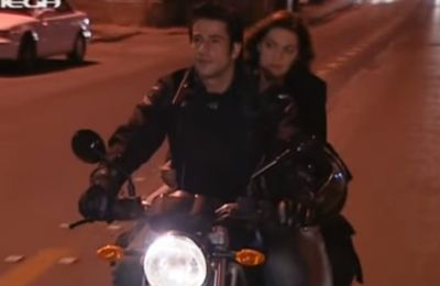 Αλέξης & Βίκυ: Αναπαρέστησαν την σκηνή του «Είσαι το ταίρι μου»
