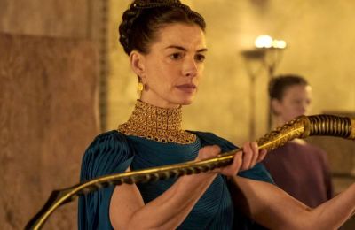 Η Anne Hathaway δηλώνει «ερωτευμένη» με την Ελληνική μυθολογία