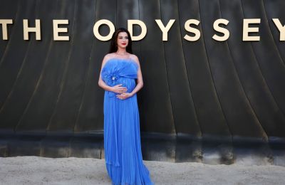 Anne Hathaway: Η απάντηση σε όσου είπαν την κοιλιά της ψεύτικη