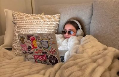«Loneliness influencers»: Πώς η μοναξιά έγινε τάση