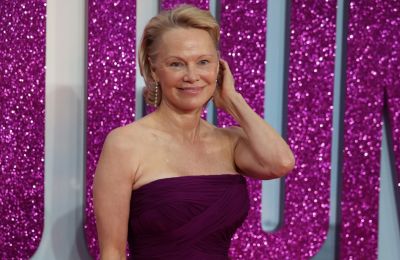Pamela Anderson: Ο παράξενος λόγος για τον οποίο δέχτηκε αγωγή 5 εκατ.